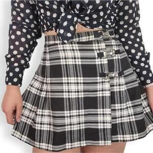 grunge goth y2k vintage plaid mini skirt street code sz 7/8 black white buckle